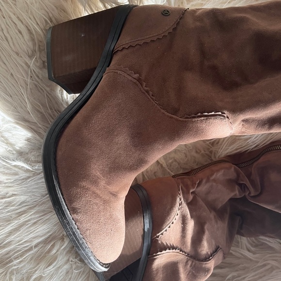 Over the knee micro suede boots. - Picture 5 of 5